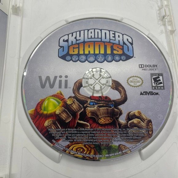 Skylanders Giant Wii game and swapforce figures - Picture 7 of 7
